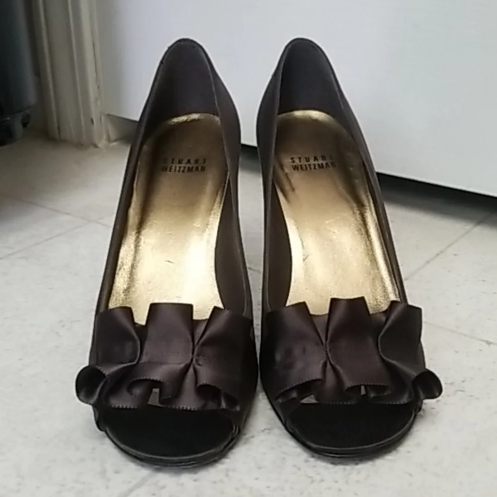 Like New STUART WEITZMAN brown satin peep toe pump